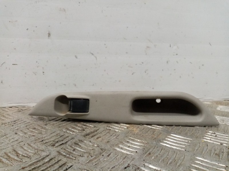 Recambio de mando elevalunas trasero izquierdo para nissan almera tino (v10m) básico referencia OEM IAM 82961  