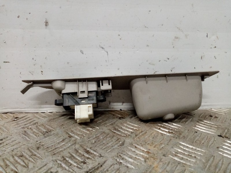 Recambio de mando elevalunas trasero izquierdo para nissan almera tino (v10m) básico referencia OEM IAM 82961  