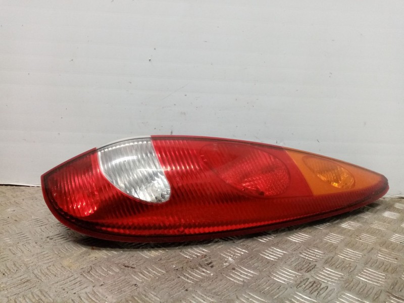 Recambio de piloto trasero derecho para nissan almera tino (v10m) básico referencia OEM IAM   