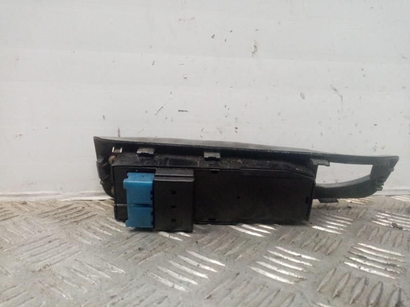 Recambio de mando elevalunas delantero izquierdo para daewoo tacuma 2.0 cat referencia OEM IAM   
