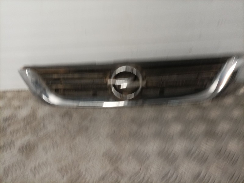 Recambio de rejilla delantera para opel vectra b berlina 2.0 dti referencia OEM IAM   
