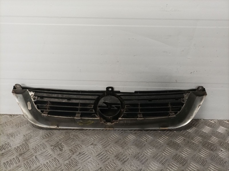Recambio de rejilla delantera para opel vectra b berlina 2.0 dti referencia OEM IAM   