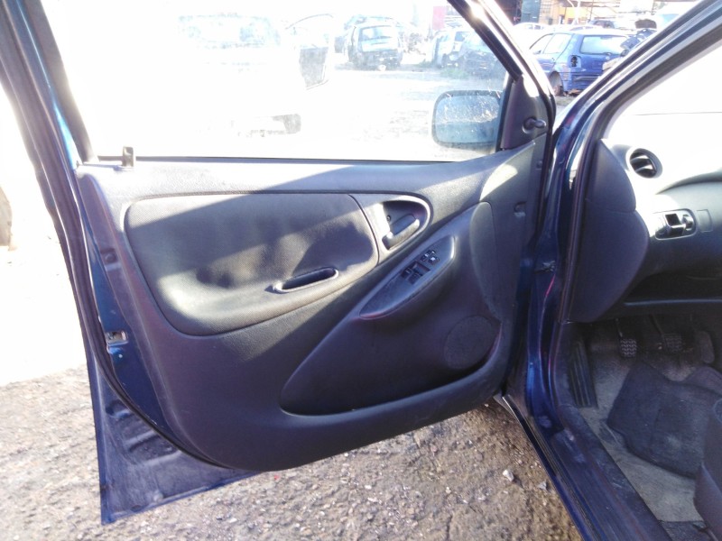 toyota yaris (_p1_) del año 2003