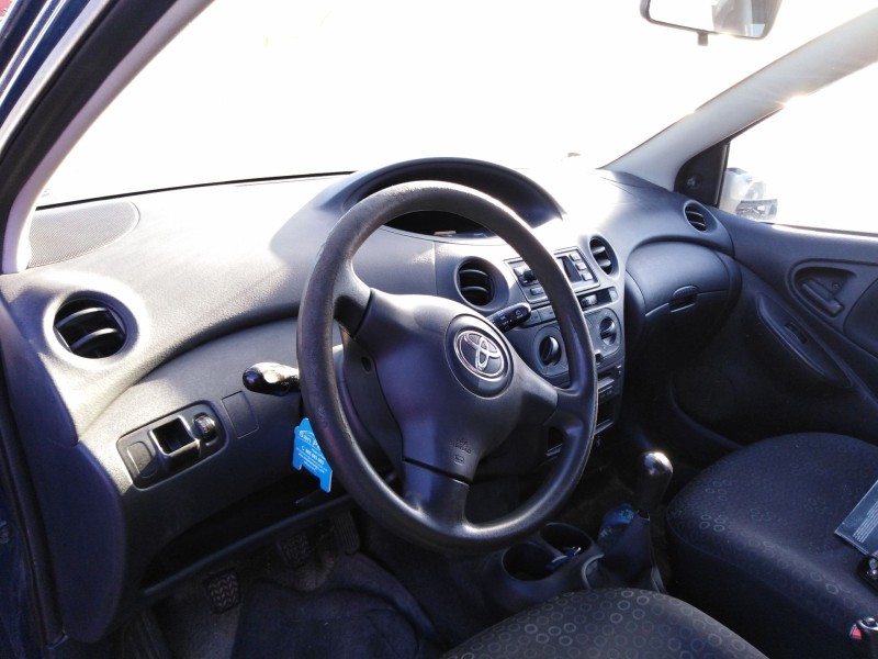 toyota yaris (_p1_) del año 2003