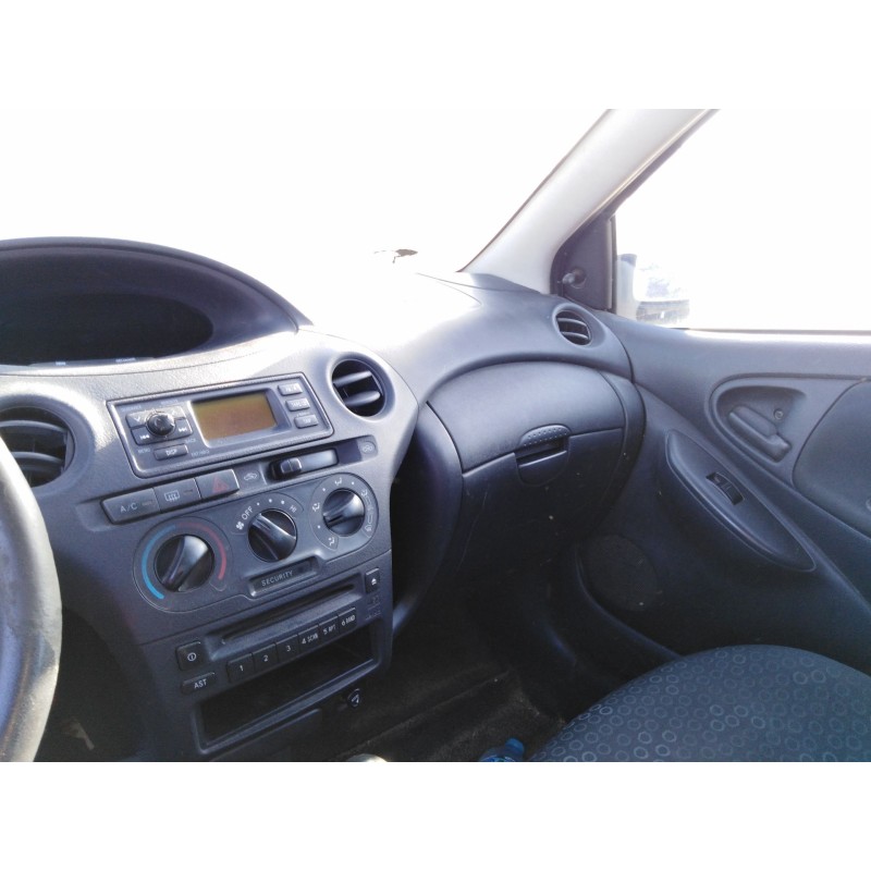 toyota yaris (_p1_) del año 2003