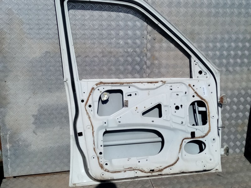 Recambio de puerta delantera izquierda para nissan terrano/terrano.ii (r20) 2.7 turbodiesel referencia OEM IAM   