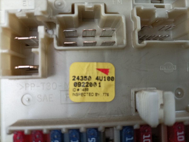 Recambio de caja reles / fusibles para nissan almera tino (v10) 2.2 dci referencia OEM IAM 243504U100  