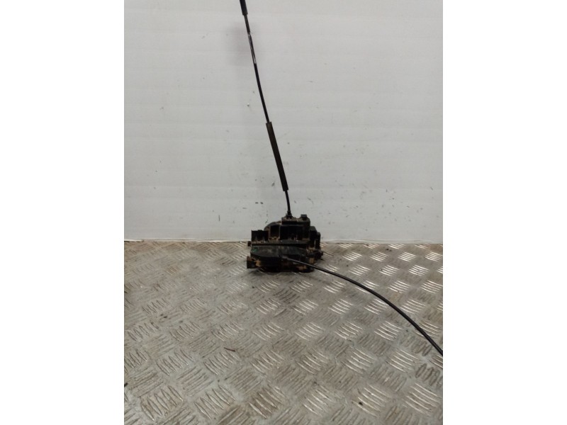 Recambio de cerradura puerta delantera derecha para citroen berlingo 1.9 diesel referencia OEM IAM 82004976720  