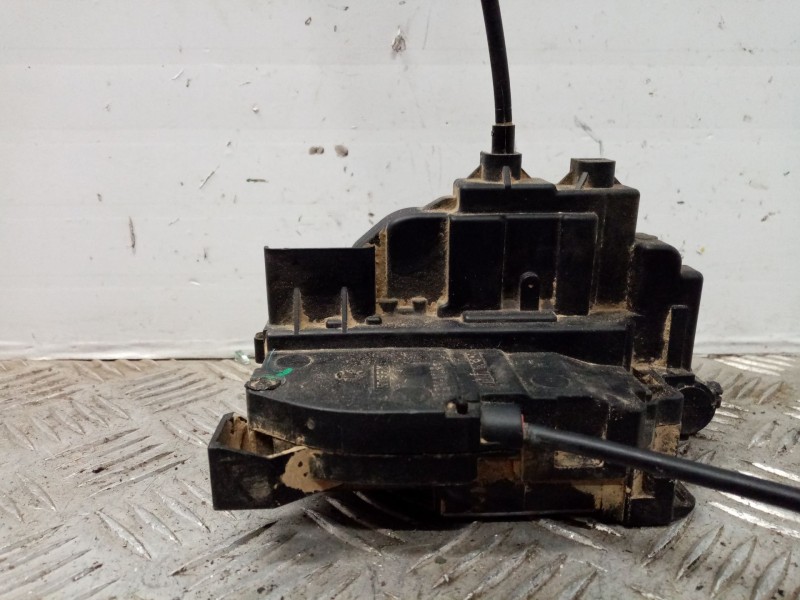 Recambio de cerradura puerta delantera derecha para citroen berlingo 1.9 diesel referencia OEM IAM 82004976720  