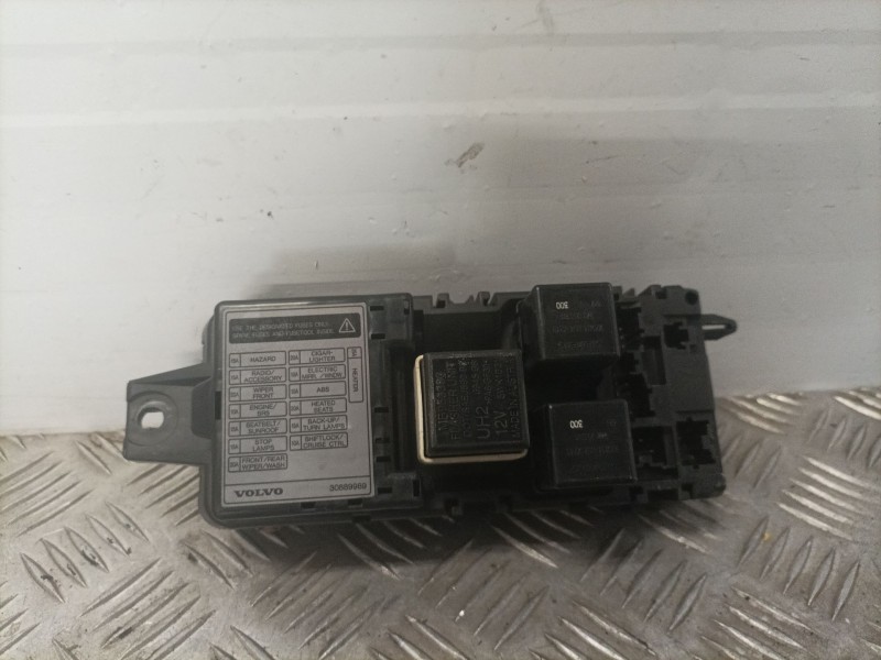 Recambio de caja reles / fusibles para volvo v40 ranchera familiar (645) 1.6 referencia OEM IAM 30889989  