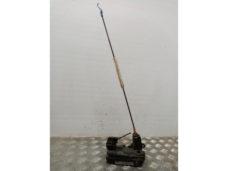 Recambio de cerradura puerta trasera derecha para opel zafira b enjoy referencia OEM IAM   