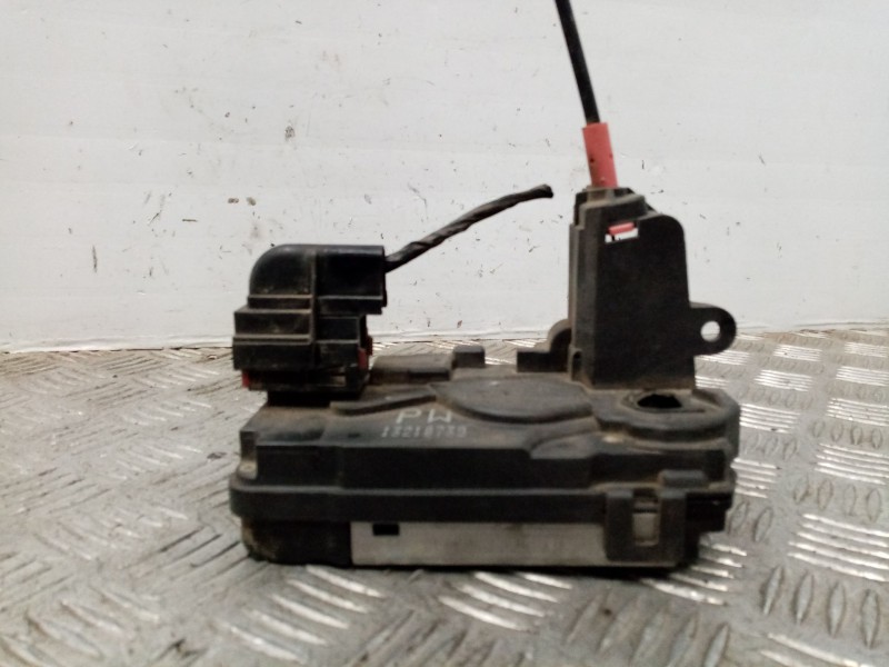 Recambio de cerradura puerta trasera derecha para opel zafira b enjoy referencia OEM IAM   