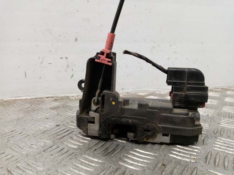 Recambio de cerradura puerta trasera derecha para opel zafira b enjoy referencia OEM IAM   