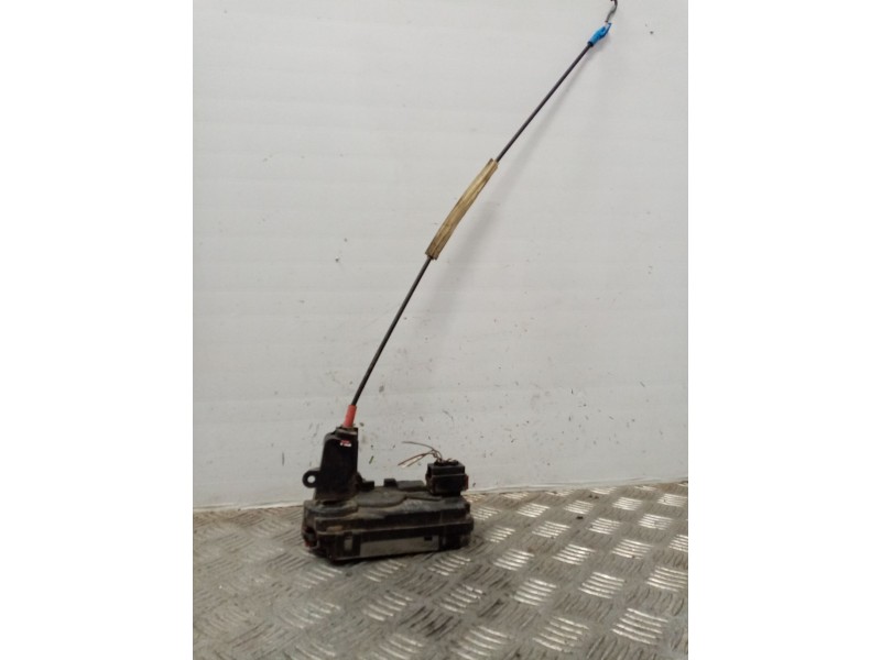 Recambio de cerradura puerta trasera izquierda para opel zafira b enjoy referencia OEM IAM   