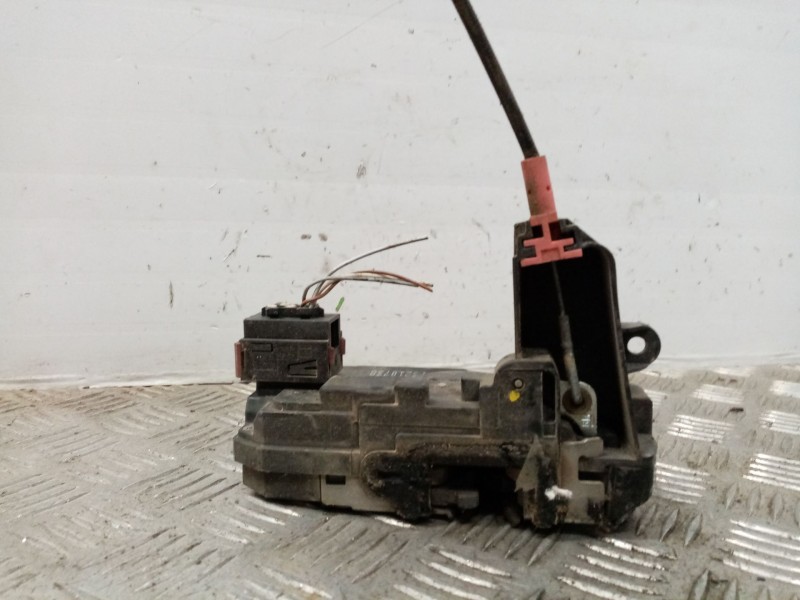 Recambio de cerradura puerta trasera izquierda para opel zafira b enjoy referencia OEM IAM   