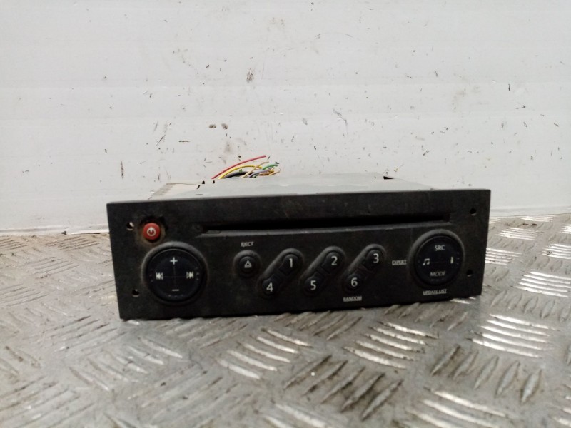 Recambio de sistema audio / radio cd para renault clio iii expression referencia OEM IAM 8200607915B  