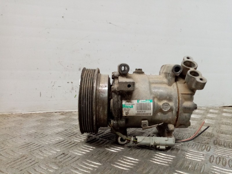 Recambio de compresor aire acondicionado para renault clio iii expression referencia OEM IAM 8200600122  