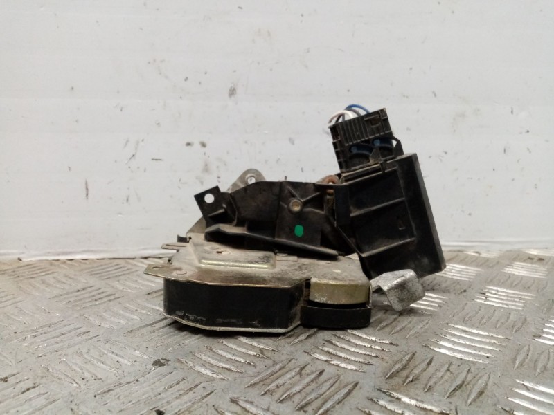 Recambio de cerradura puerta trasera derecha para bmw serie 5 berlina (e34) 525tds referencia OEM IAM 51228138928  