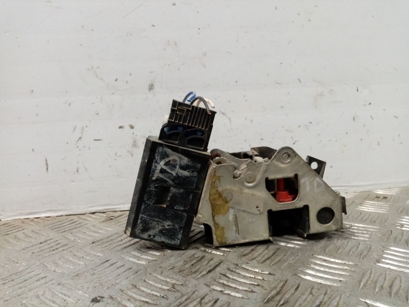 Recambio de cerradura puerta trasera derecha para bmw serie 5 berlina (e34) 525tds referencia OEM IAM 51228138928  