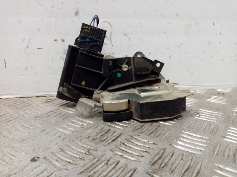 Recambio de cerradura puerta trasera izquierda para bmw serie 5 berlina (e34) 525tds referencia OEM IAM 51228138927  