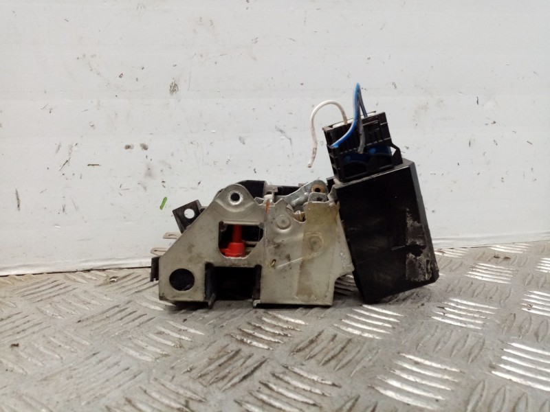 Recambio de cerradura puerta trasera izquierda para bmw serie 5 berlina (e34) 525tds referencia OEM IAM 51228138927  