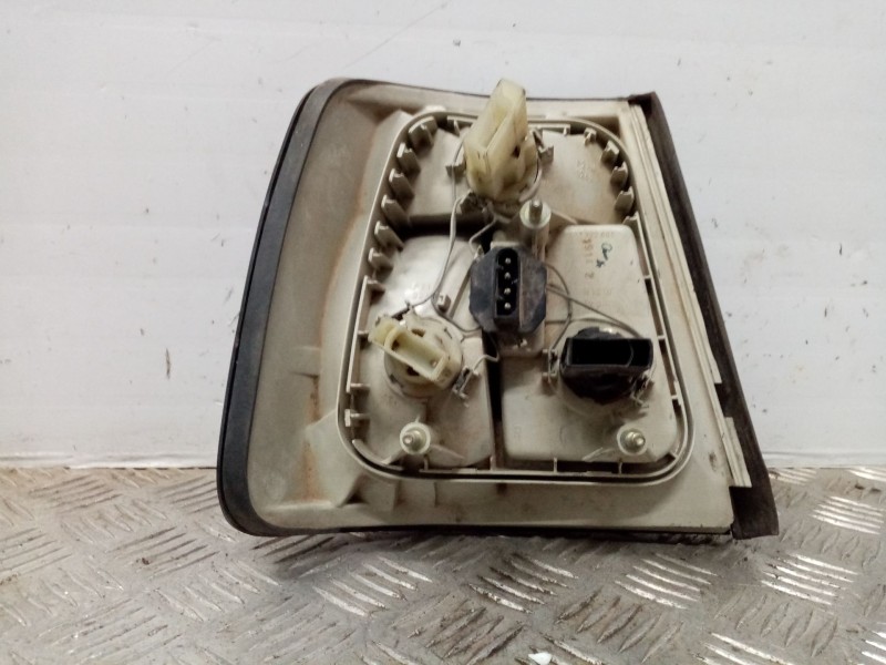 Recambio de piloto trasero derecho para bmw serie 5 berlina (e34) 525tds referencia OEM IAM 63211384010  