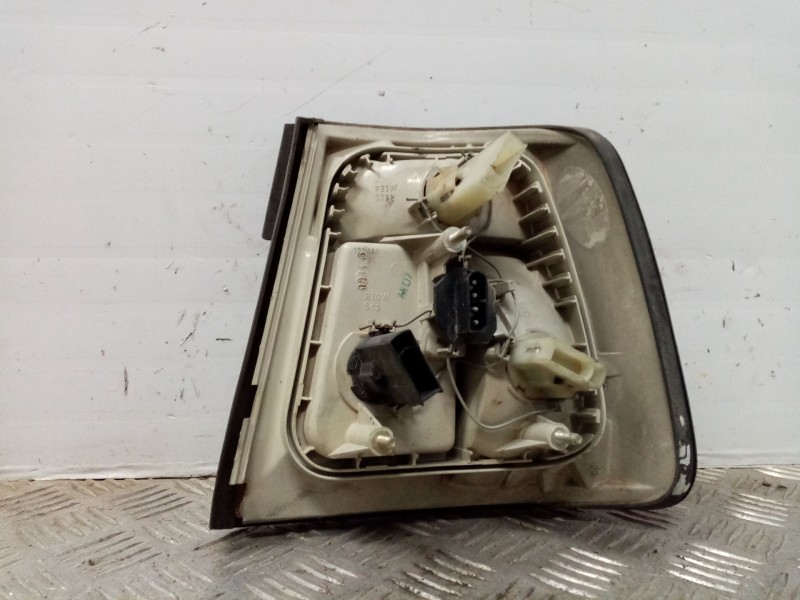 Recambio de piloto trasero izquierdo para bmw serie 5 berlina (e34) 525tds referencia OEM IAM 63211384009  