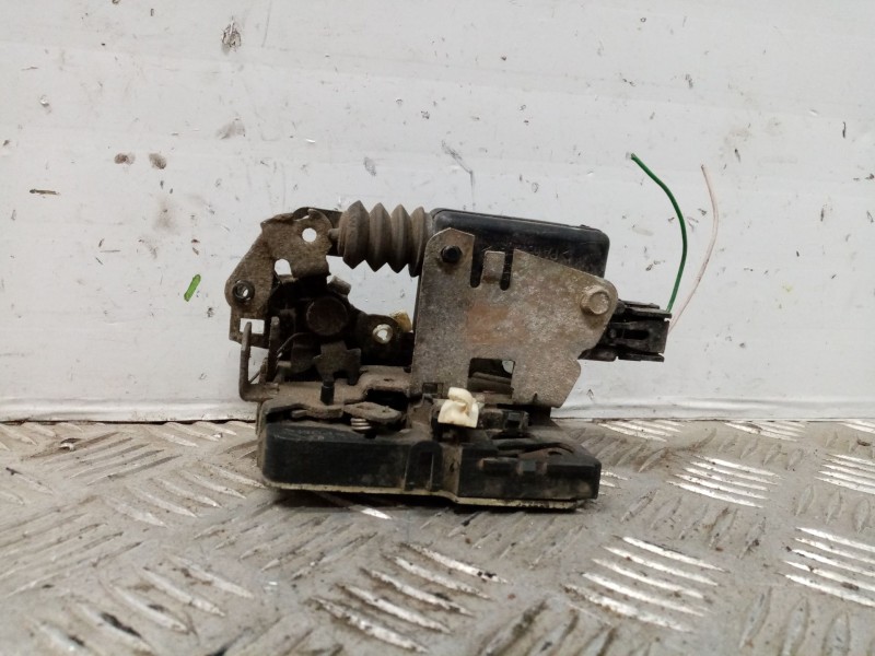 Recambio de cerradura puerta trasera derecha para dacia logan referencia OEM IAM   