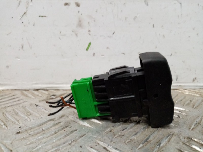 Recambio de pulsador cierre para dacia logan referencia OEM IAM   