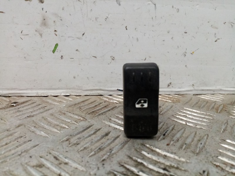 Recambio de mando elevalunas delantero izquierdo para dacia logan referencia OEM IAM   