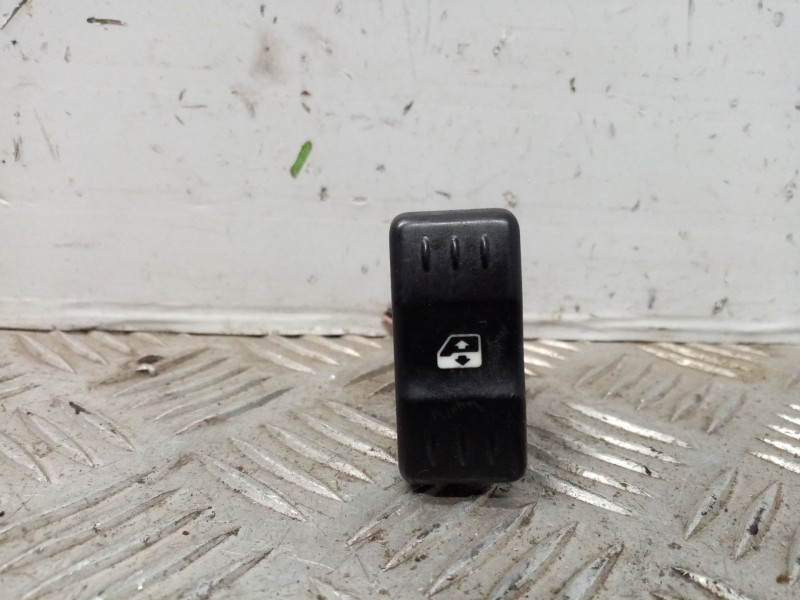 Recambio de mando elevalunas delantero derecho para dacia logan referencia OEM IAM   