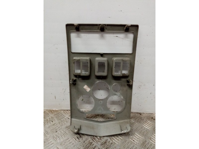 Recambio de consola central para dacia logan referencia OEM IAM   