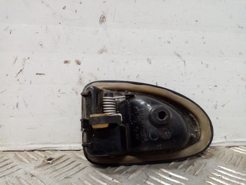 Recambio de maneta interior delantera derecha para dacia logan referencia OEM IAM   