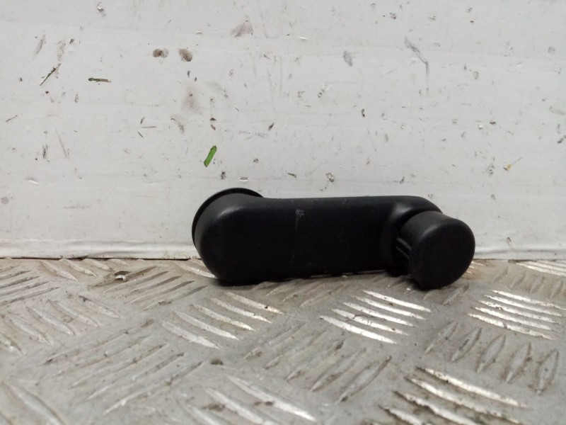 Recambio de maneta elevalunas trasera izquierda para dacia logan referencia OEM IAM   