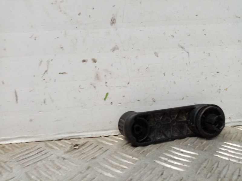 Recambio de maneta elevalunas trasera izquierda para dacia logan referencia OEM IAM   