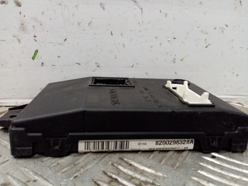 Recambio de modulo electronico para dacia logan referencia OEM IAM 8200296328a  
