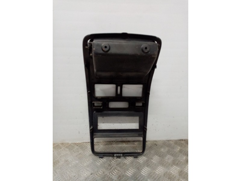 Recambio de mascara central de salpicadero para toyota picnic (m10) 2.2 turbodiesel referencia OEM IAM   