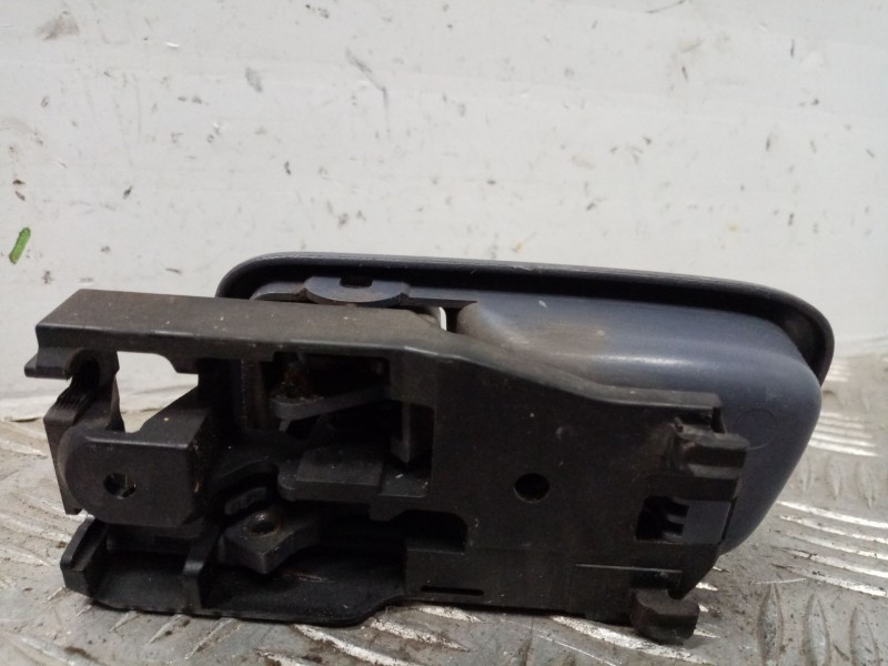 Recambio de maneta interior trasera derecha para toyota picnic (m10) 2.2 turbodiesel referencia OEM IAM   