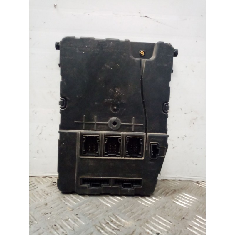 Recambio de caja reles / fusibles para renault scenic ii 1.9 dci diesel referencia OEM IAM 8200606831  