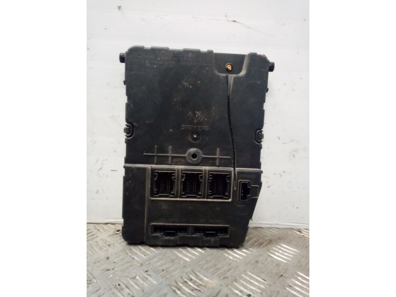 Recambio de caja reles / fusibles para renault scenic ii 1.9 dci diesel referencia OEM IAM 8200606831  