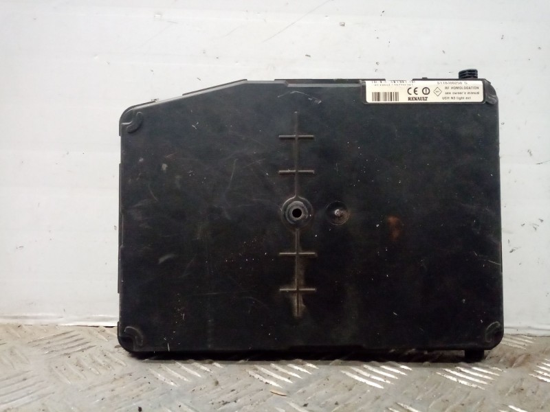Recambio de caja reles / fusibles para renault scenic ii 1.9 dci diesel referencia OEM IAM 8200606831  