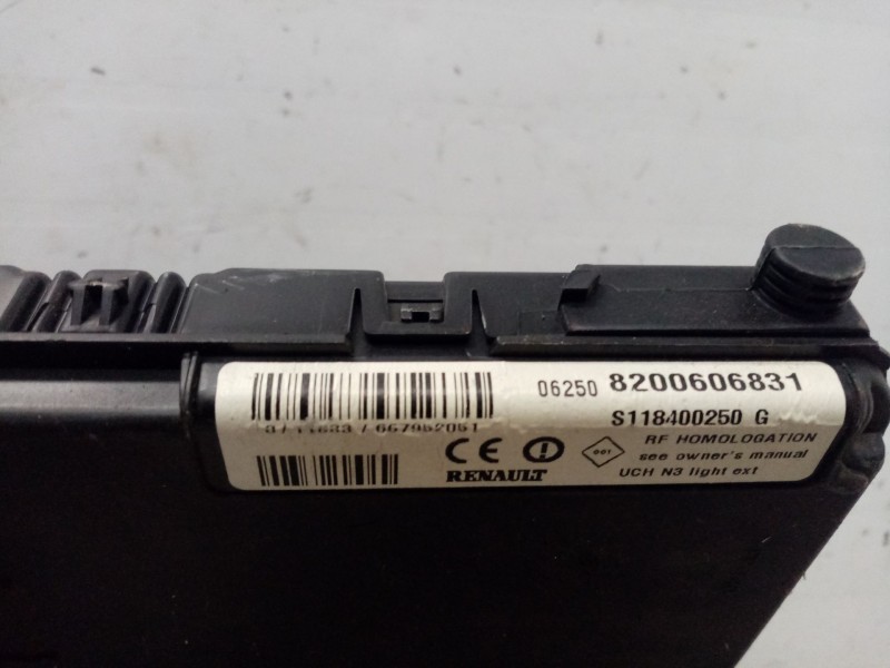 Recambio de caja reles / fusibles para renault scenic ii 1.9 dci diesel referencia OEM IAM 8200606831  