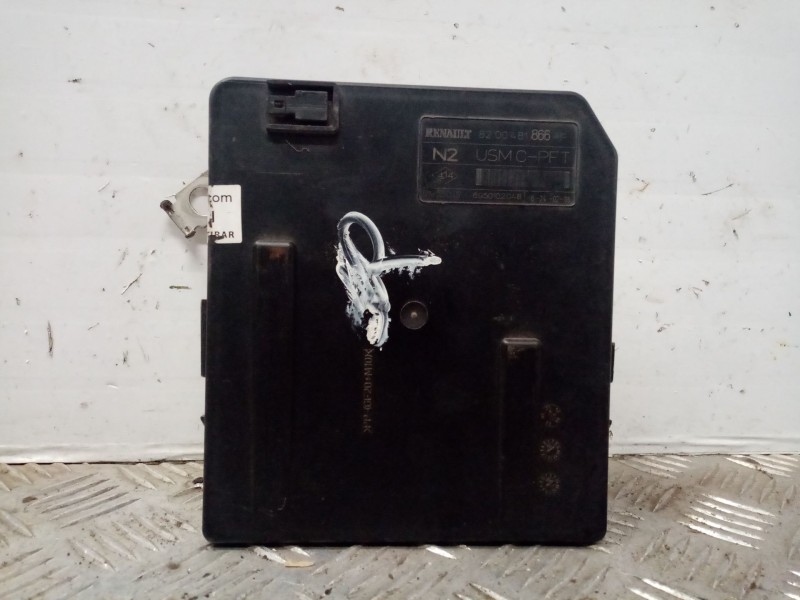 Recambio de caja reles / fusibles para renault scenic ii 1.9 dci diesel referencia OEM IAM 8200481866f  