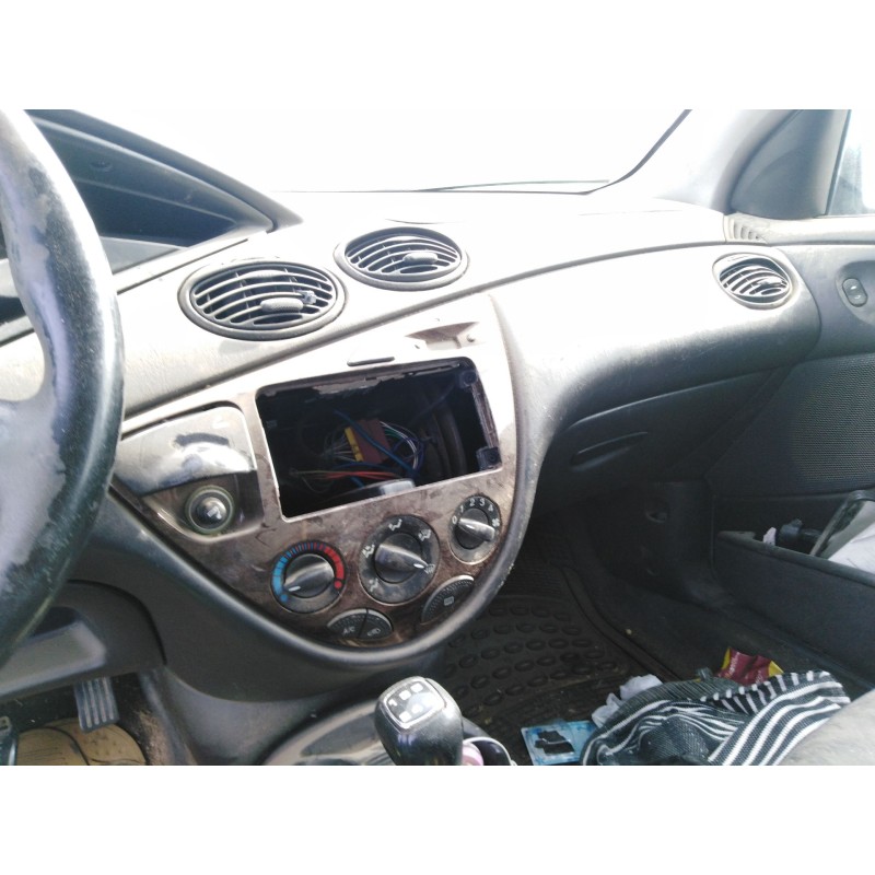 ford focus i sedán (dfw) del año 2001