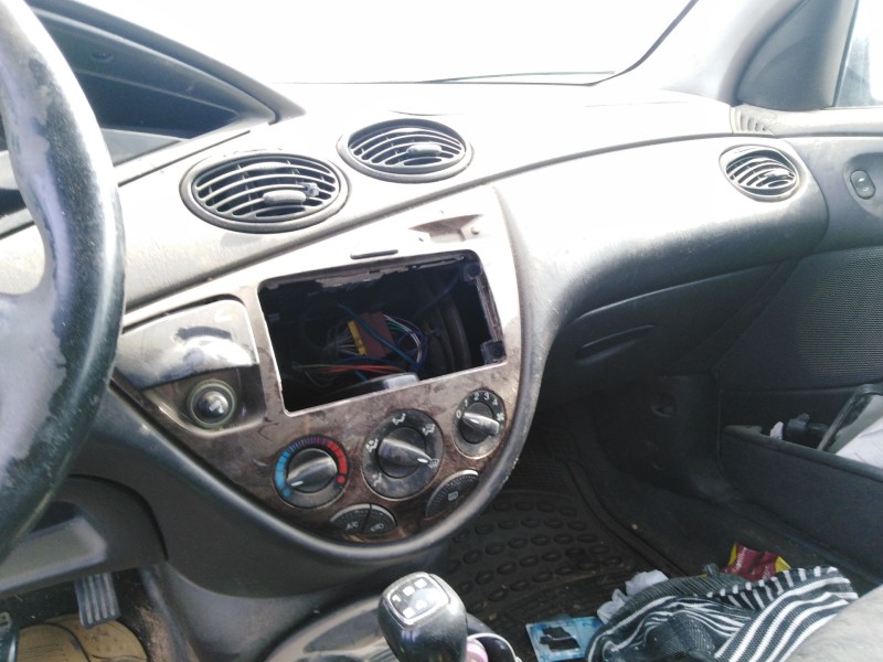 ford focus i sedán (dfw) del año 2001