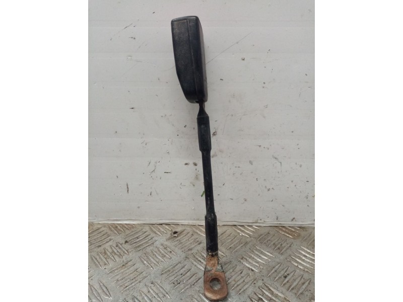 Recambio de anclaje cinturon delantero izquierdo para land rover defender (ld) 2.5 tdi referencia OEM IAM   