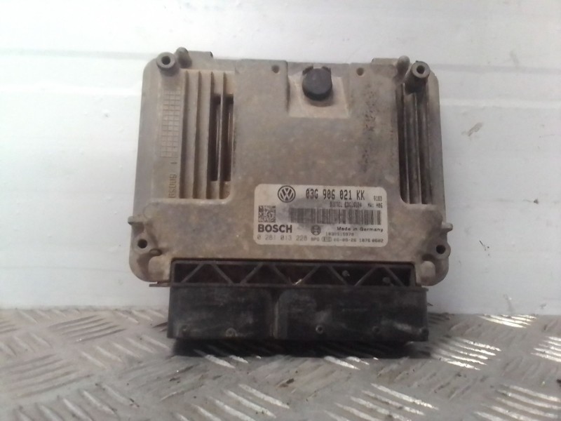 Recambio de centralita motor uce para volkswagen golf v berlina (1k1) sportline 4motion referencia OEM IAM 03G906021KK 028101322