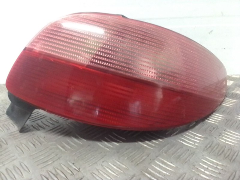 Recambio de piloto trasero derecho para peugeot 206 berlina referencia OEM IAM   