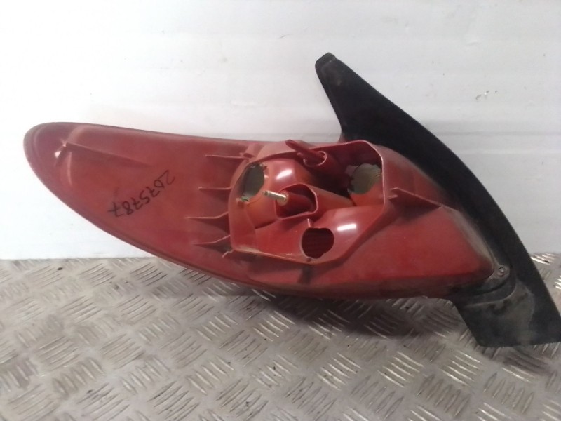 Recambio de piloto trasero derecho para peugeot 206 berlina referencia OEM IAM   