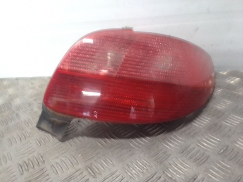 Recambio de piloto trasero derecho para peugeot 206 berlina xt referencia OEM IAM    Recambio de piloto trasero derecho para peugeot 206 berlina xt referencia OEM IAM